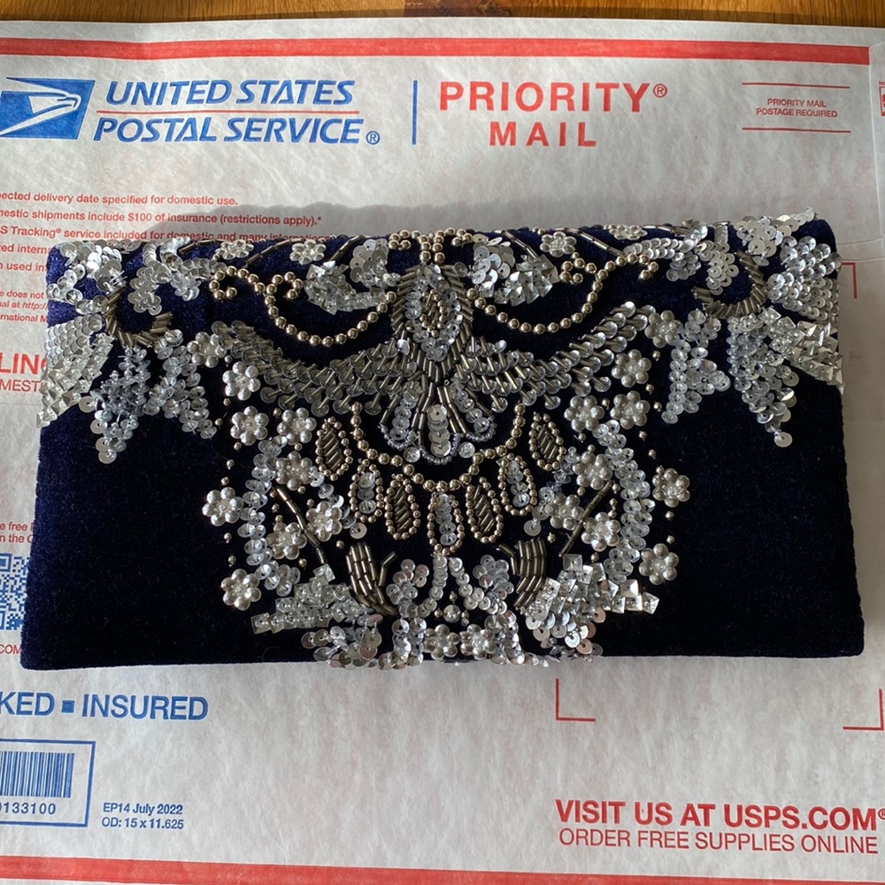 Anthropologie MASQUERADE VELVET CLUTCH - Picture 3 of 6